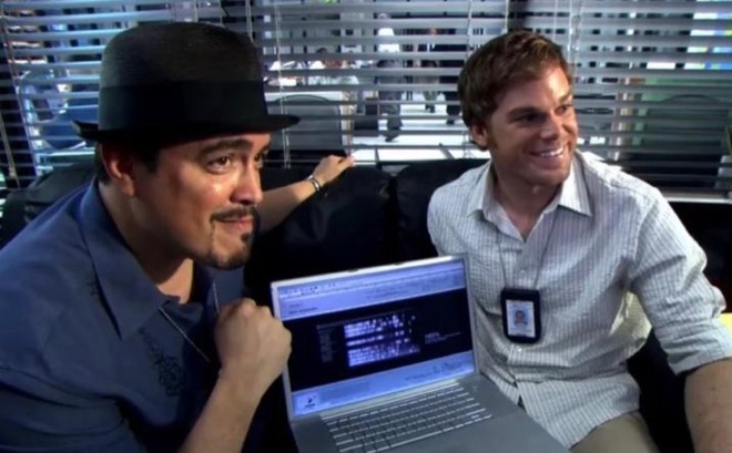 File:Dexter and Angel Batista On a Computer.jpg
