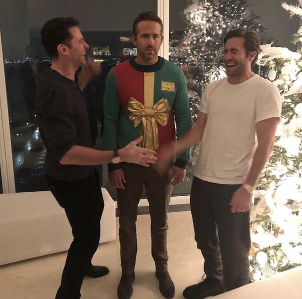 File:Ryan Reynolds Between Hugh Jackman and Jake Gyllenhaal 2.jpg