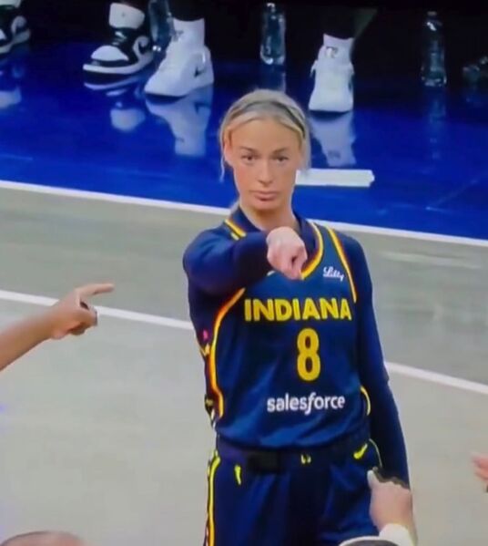 File:Sophie Cunningham Pointing.jpg