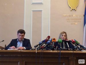 Natalia Poklonskaya Behind Microphones: blank meme template