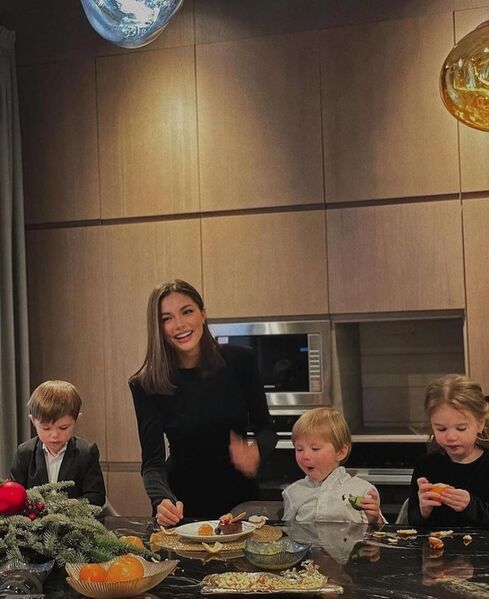 File:Mom How Did We Get So Rich.jpg